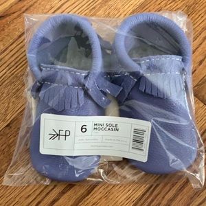 NIB size 6 Freshly Picked mini sole moccasins